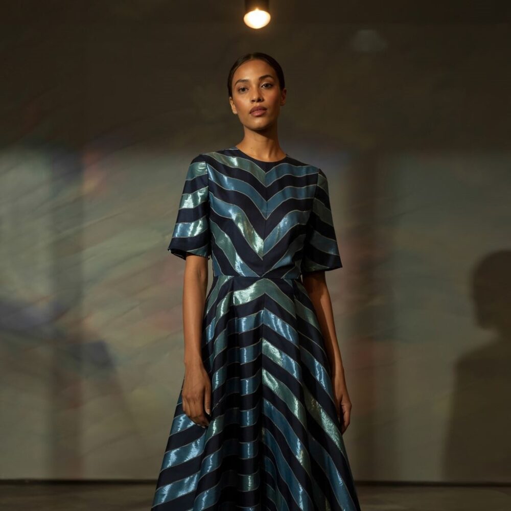 elegancka kobieta w sukience