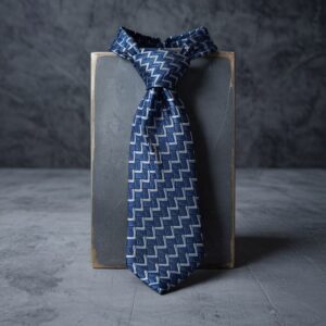 wzorzyste krawaty na stole